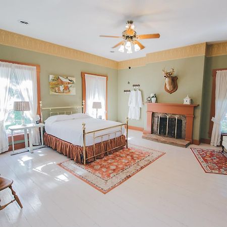 Old Caledonian Bed & Breakfast Экстерьер фото