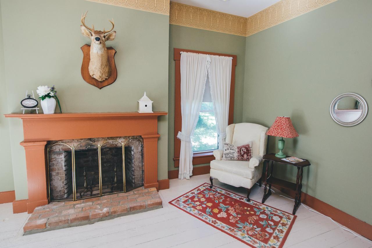 Old Caledonian Bed & Breakfast Экстерьер фото