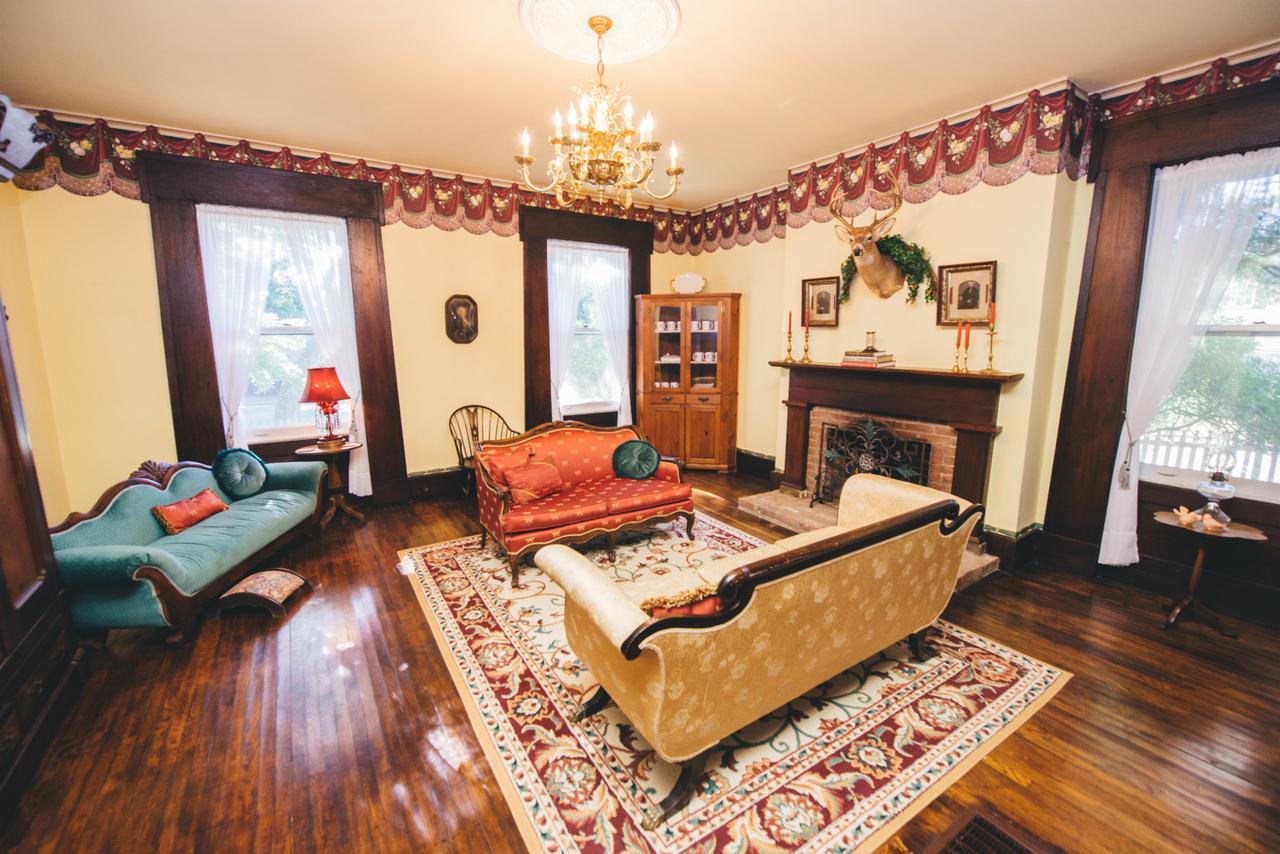 Old Caledonian Bed & Breakfast Экстерьер фото