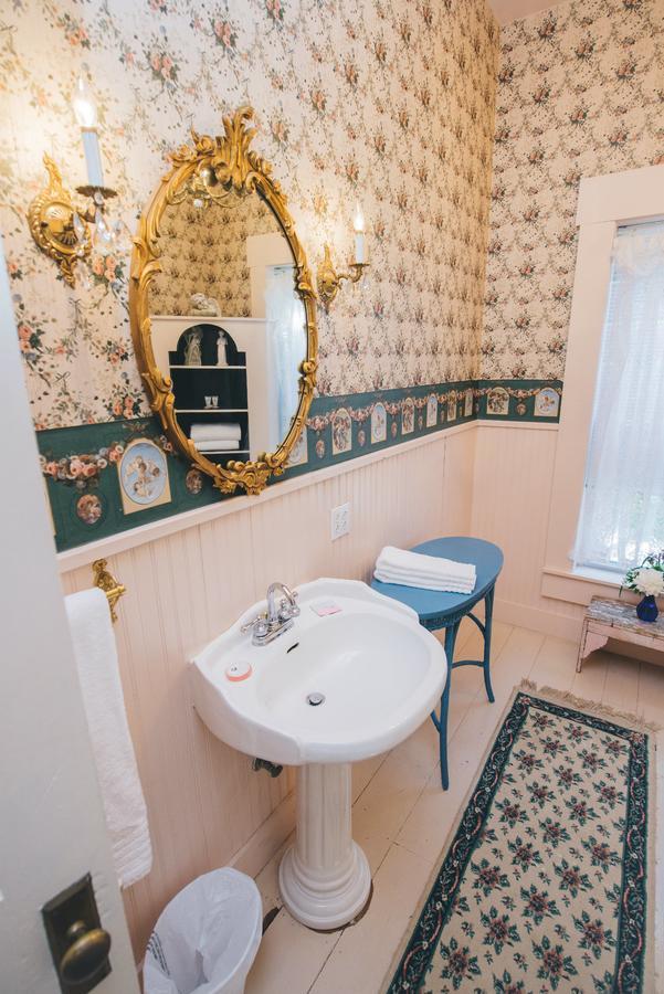 Old Caledonian Bed & Breakfast Экстерьер фото