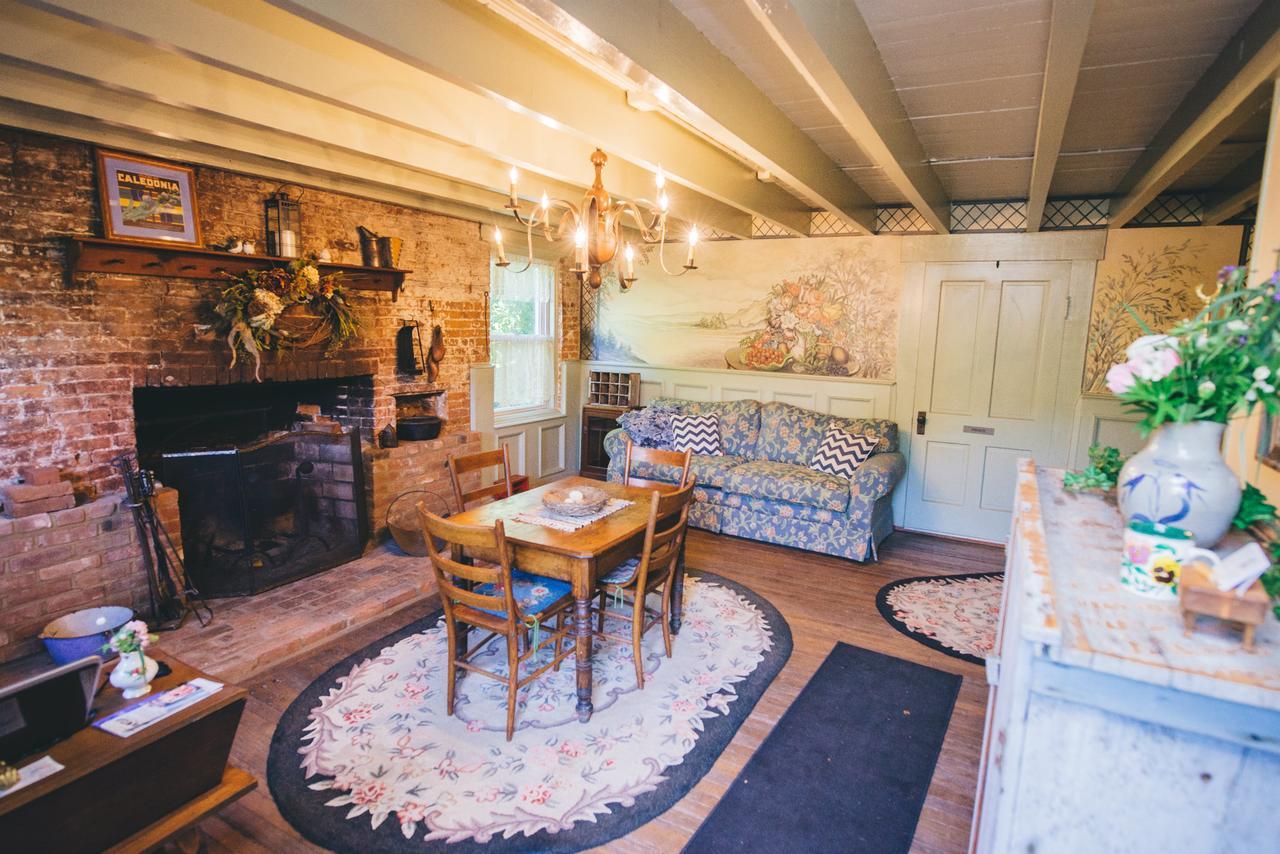 Old Caledonian Bed & Breakfast Экстерьер фото