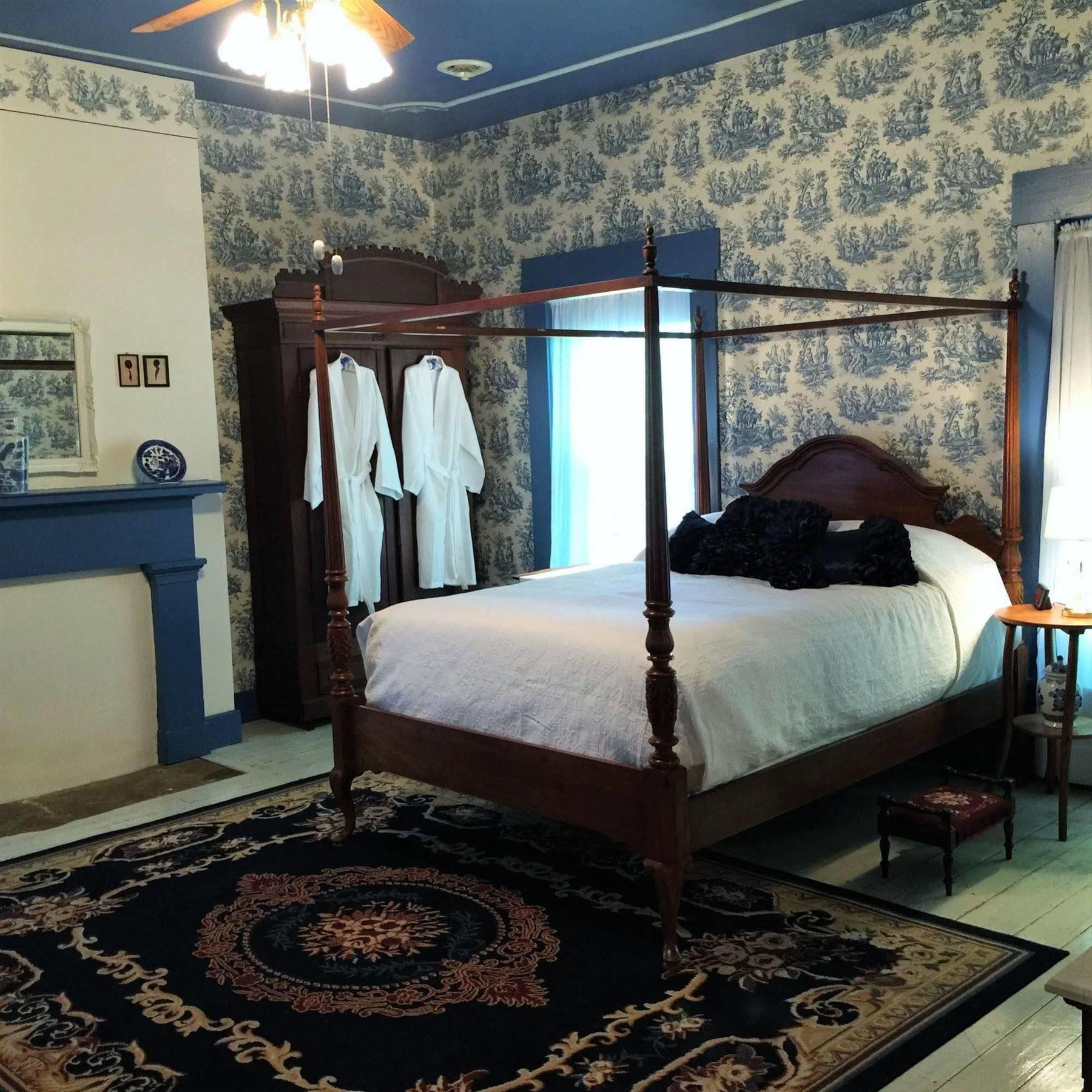 Old Caledonian Bed & Breakfast Экстерьер фото
