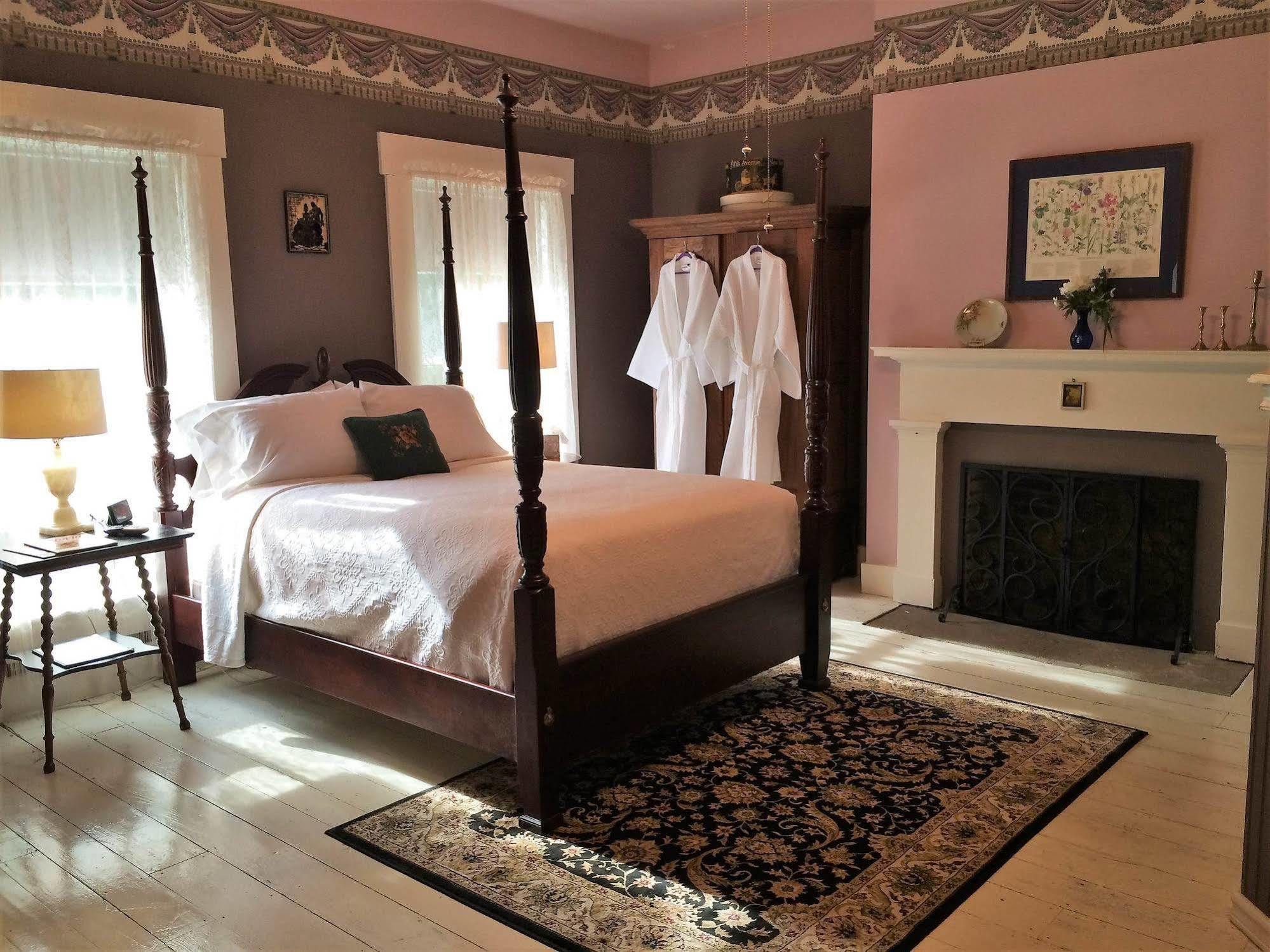 Old Caledonian Bed & Breakfast Экстерьер фото