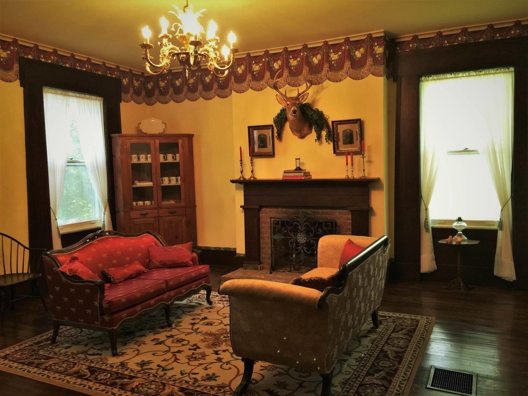 Old Caledonian Bed & Breakfast Экстерьер фото